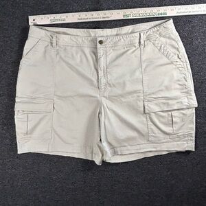 L.L. Bean Beige Cargo Shorts - Neutral Summer Staple